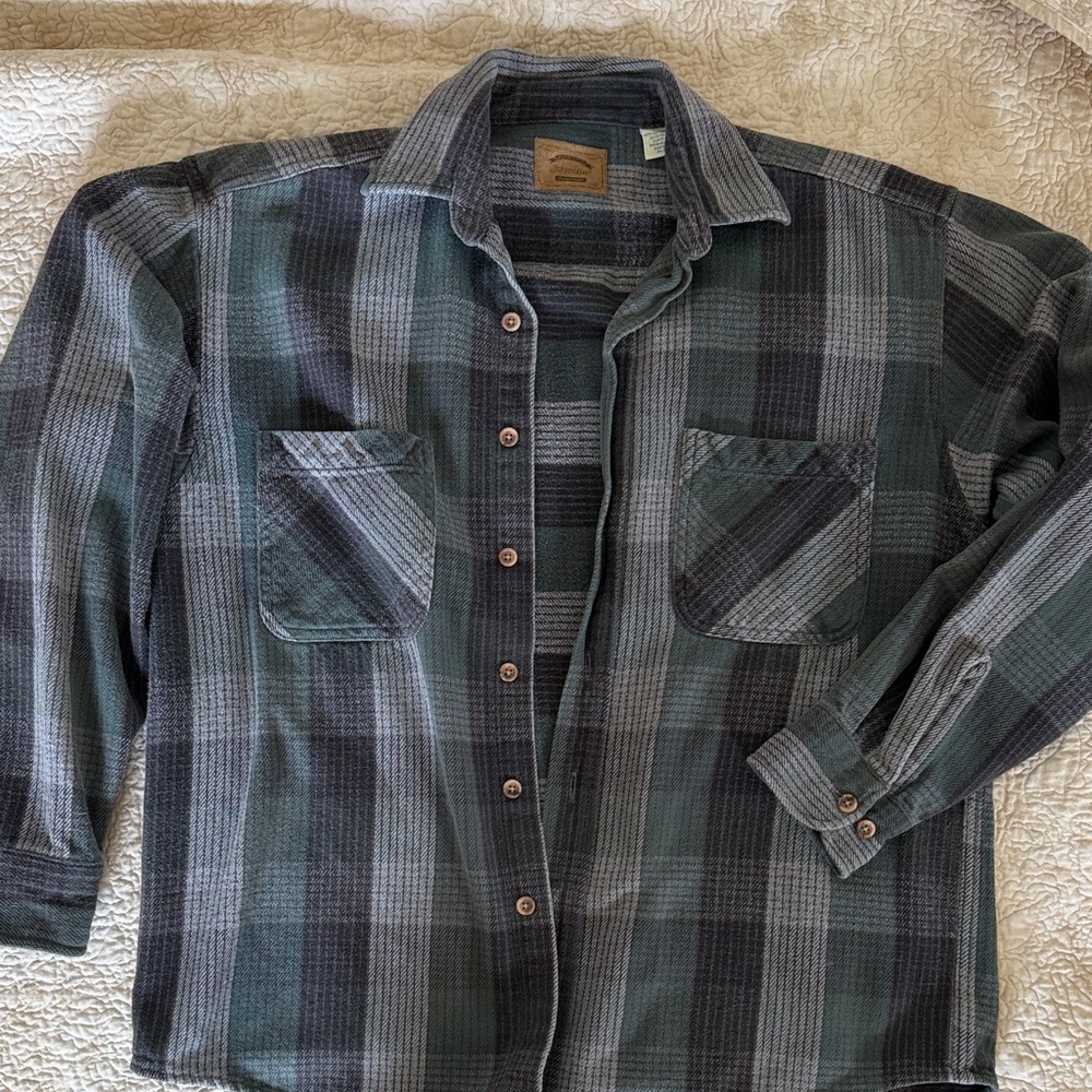 St. John's Bay Men's Green and Gray Plaid Casual Button-Up Shirt